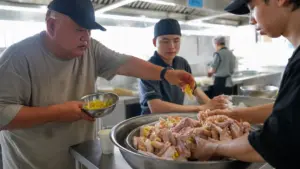 Đề xuất bỏ cơ chế "mâm cơm ba bộ quản lý" nhằm tinh gọn đầu mối, giảm chồng chéo trong quản lý an toàn thực phẩm.