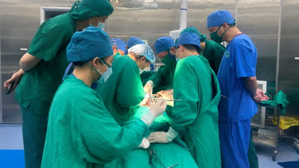 Cứu sống cụ ông 80 tuổi mắc khối u đầu tụy phức tạp nhờ ca phẫu thuật phối hợp chuyên gia tuyến trung ương.