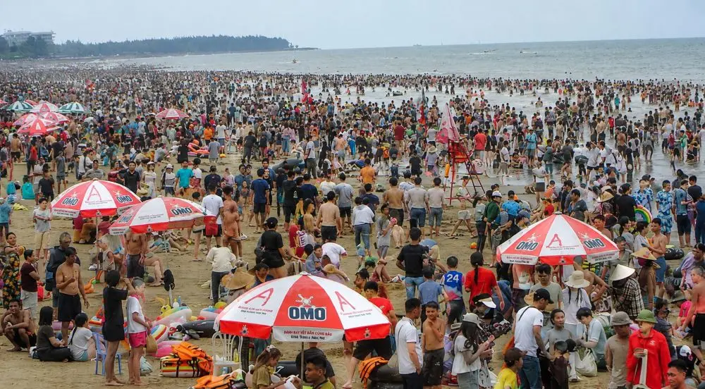 Sầm Sơn đón gần 6 triệu lượt khách sau 6 tháng đầu năm, tăng tốc phát triển du lịch để hướng tới mục tiêu 9 triệu lượt khách năm 2026.