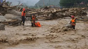 Miền Bắc tiếp tục mưa lớn, hàng trăm xã đối mặt nguy cơ sạt lở đất, lũ quét. Cập nhật diễn biến và cảnh báo mới nhất.