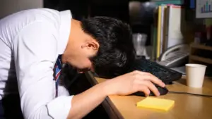 Người trẻ ngày càng gặp tình trạng não đặc, hay quên. Chuyên gia lý giải nguyên nhân và cách cải thiện sức khỏe não bộ.