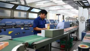 Đồng phục học sinh hằng năm, đồng phục theo mùa đang trở thành gánh nặng kinh tế với nhiều phụ huynh. Xem những ý kiến, kiến nghị từ thực tế.