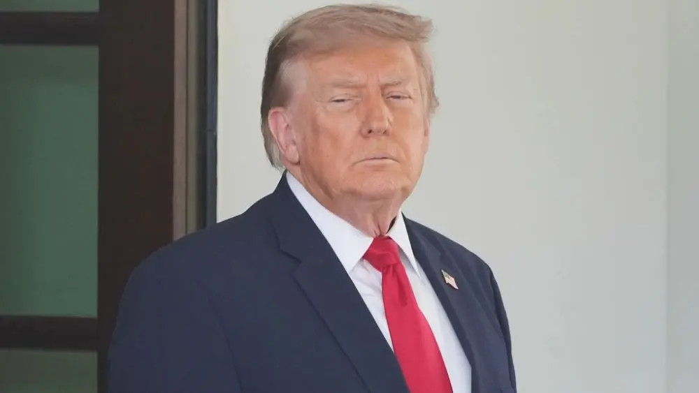 Ông Trump tuyên bố eo biển Hormuz không mở cửa với tàu liên quan Iran, động thái mới làm gia tăng căng thẳng tại Trung Đông. Đọc chi tiết.