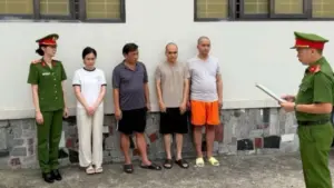 Thanh Hóa khởi tố thêm 4 bị can trong vụ buôn lậu kim cương xuyên quốc gia, thu giữ 354 viên kim cương trị giá khoảng 68,8 tỷ đồng.