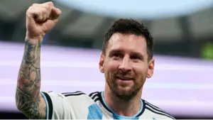 Messi lùi sâu điều tiết lối chơi, tạo khác biệt trước Anh bằng khả năng đọc trận đấu và kéo giãn hàng thủ đối phương.