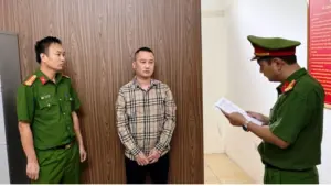 Khai thác trái phép hàng trăm tấn quặng antimon, 2 người bị khởi tố để điều tra hành vi vi phạm pháp luật.