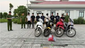 Hơn 100 thanh thiếu niên mang phóng lợn gây náo loạn