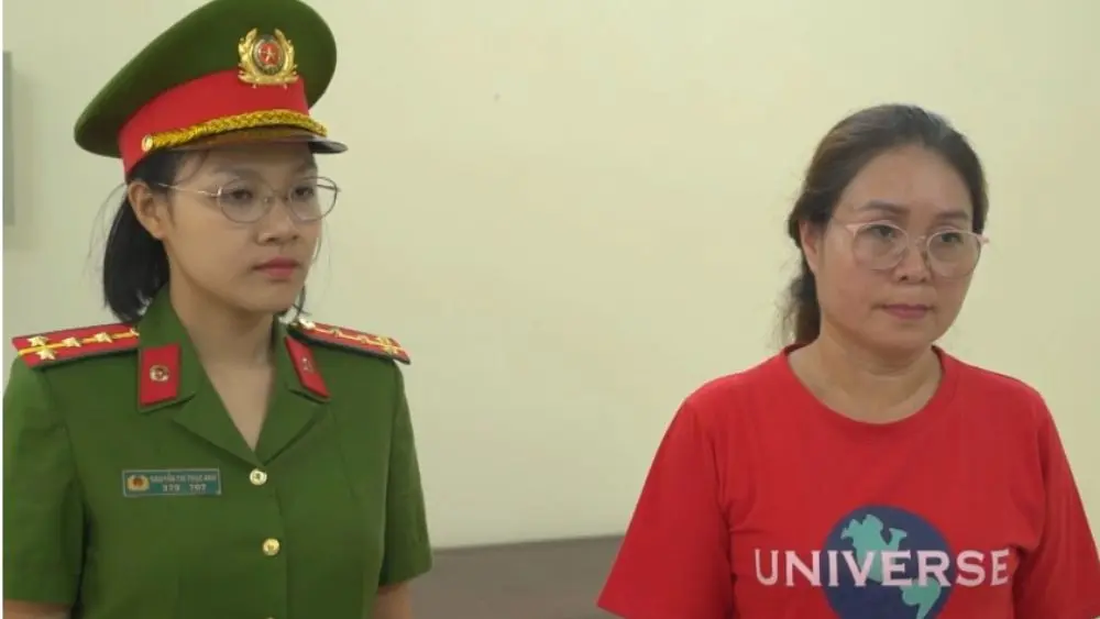 Lễ tân khách sạn Lê Thị Hải Anh bị khởi tố sau vụ khách nước ngoài say rượu lái xe gây chết người.