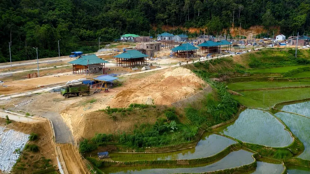 Khu tái định cư Pom Dụng giúp người dân Mường Mìn rời vùng sạt lở, ổn định cuộc sống trên miền đất mới.