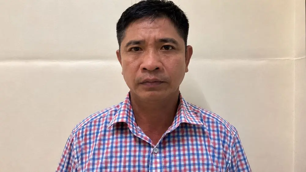Giả danh Trung tướng Tổng cục 2, Nguyễn Hữu Xuân lừa đảo nhiều người. Vụ việc đang được cơ quan điều tra làm rõ.