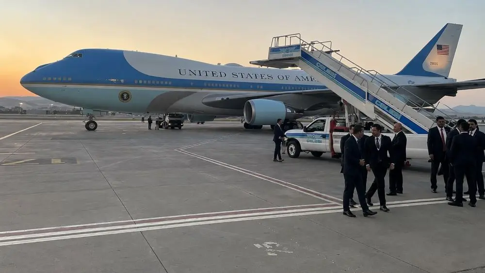 Mật vụ Mỹ buộc phải sơ tán ông Trump khỏi Không lực Một tại Ankara sau cảnh báo nguy cơ tấn công.