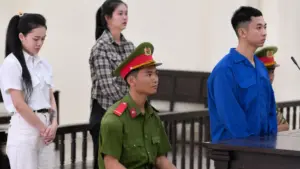 Từ bột mì và trà xanh, nhóm bị cáo tạo thuốc giảm cân giả bán trên Shopee, thu lợi 2,4 tỷ đồng và nhận tổng cộng 46 năm tù.