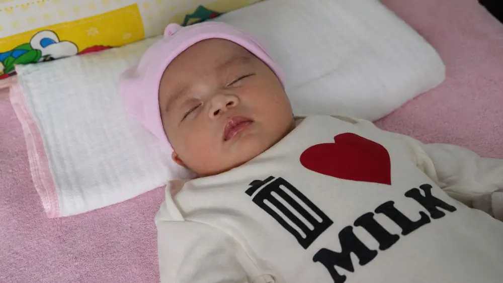 Khi trẻ sốt, cha mẹ cần tránh những sai lầm thường gặp để chăm sóc đúng cách, giúp trẻ nghỉ ngơi và hạn chế nguy cơ biến chứng.