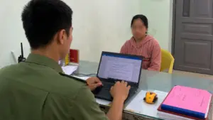 Lời khai của bảo mẫu bạo hành hai cháu bé 2 tuổi tại TPHCM hé lộ diễn biến vụ việc đang được cơ quan chức năng điều tra.