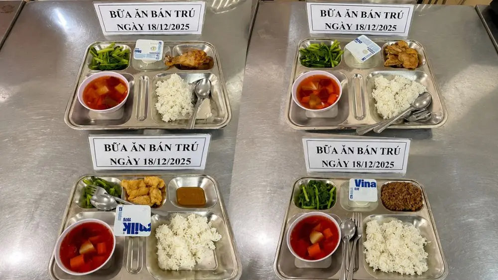 Thủ tướng yêu cầu trường học công khai bữa ăn học sinh, tăng minh bạch và bảo đảm chất lượng dinh dưỡng cho các em.