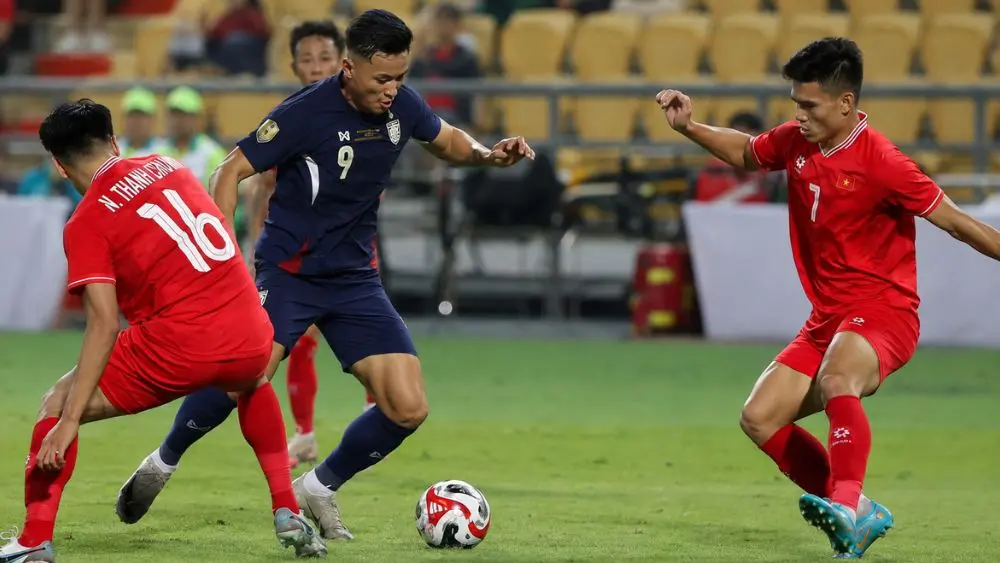 Việt Nam được dự đoán thắng Thái Lan 3-0 trong cuộc đối đầu sắp tới. Nhận định thu hút sự chú ý của người hâm mộ bóng đá.