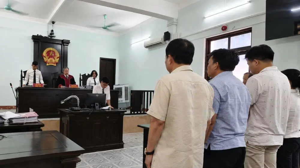Ba cựu thẩm phán, kiểm sát viên tại Huế lĩnh án tù vì nhận tiền hối lộ của bị can trong quá trình giải quyết vụ án.
