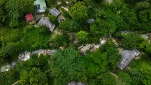 Người dân bản Xa Lao nhiều năm sống trong vùng nguy cơ lũ quét, sạt lở, mong chờ khu tái định cư để đến nơi an toàn hơn.