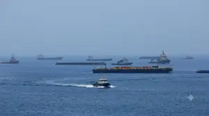 Iran và Oman đạt thỏa thuận về lộ trình qua eo biển Hormuz nhằm đảm bảo an ninh hàng hải khu vực.