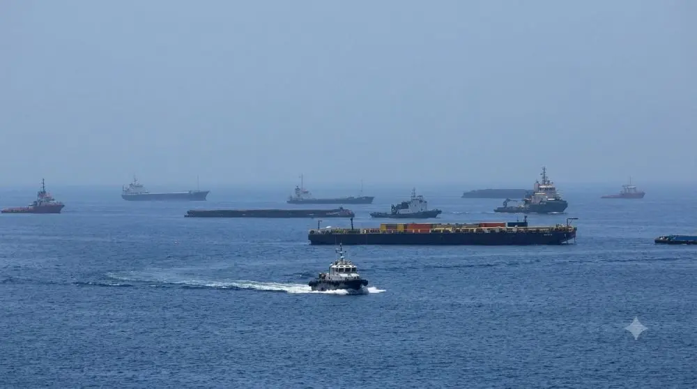 Iran và Oman đạt thỏa thuận về lộ trình qua eo biển Hormuz nhằm đảm bảo an ninh hàng hải khu vực.