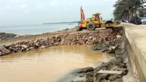 Thanh Hóa đẩy nhanh 45 dự án khắc phục hậu quả thiên tai, trong đó có công trình kè biển Hải Tiến nhằm bảo vệ bờ biển và dân sinh.