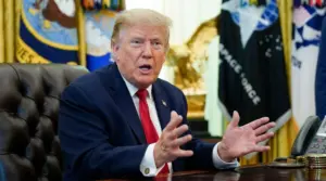 Tổng thống Donald Trump yêu cầu Iran bồi thường và cảnh báo nguy cơ leo thang xung đột căng thẳng.