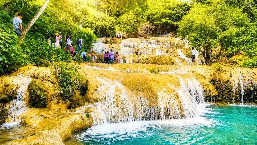 Khám phá thác Mây 9 tầng ở Thanh Hóa với cảnh sắc hoang sơ, dòng nước trắng xóa giữa đại ngàn, điểm đến hút khách mùa hè.
