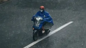 Miền Bắc đón đợt mưa lớn từ đêm nay, cảnh báo nguy cơ ngập lụt và sạt lở.