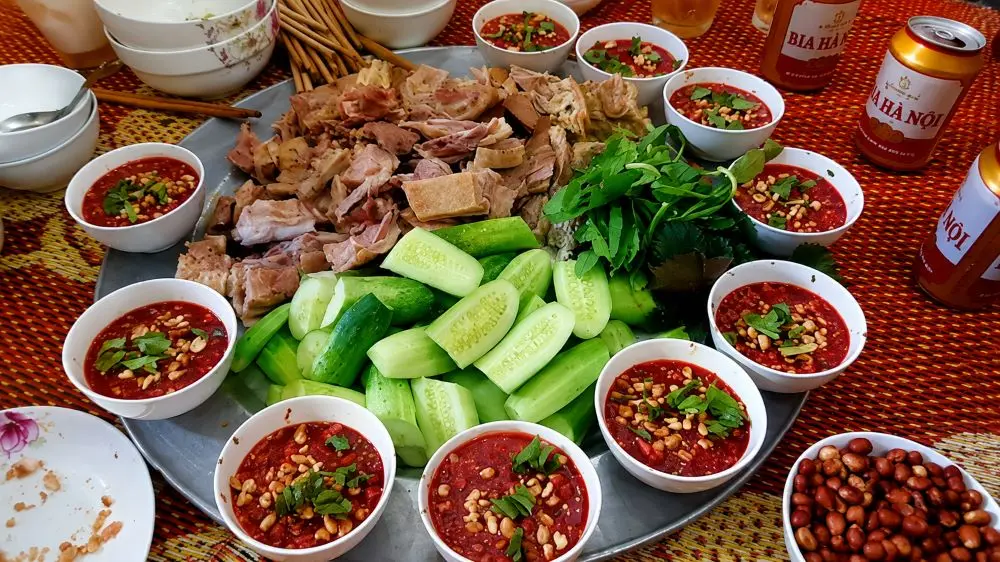 Cụ bà 69 tuổi nhập viện vì nhiễm trùng đường ruột sau khi ăn tiết canh. Cảnh báo nguy cơ sức khỏe từ món ăn quen thuộc.