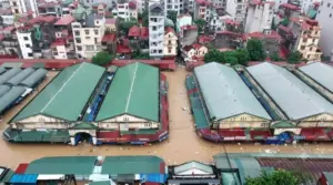 Mưa lớn kéo dài khiến lũ dâng cao tại Lạng Sơn, gây ngập nặng nhiều khu vực. Hơn 2.600 hộ dân phải sơ tán khẩn cấp đến nơi an toàn.