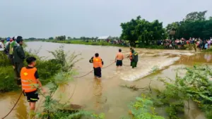 Người đàn ông ở Thanh Hóa bị nước lũ cuốn khi đi đánh cá giữa thời điểm mưa lớn, lực lượng chức năng khẩn trương tìm kiếm.