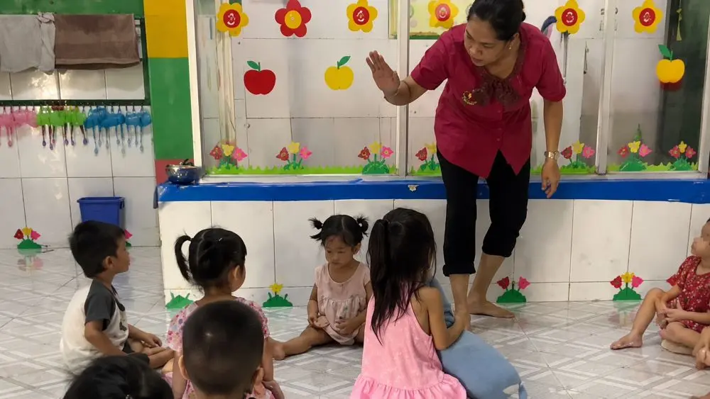 Bảo mẫu bị tố đánh trẻ mầm non, clip ghi lại hành vi gây phẫn nộ khiến dư luận đặc biệt quan tâm.
