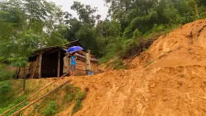 Mưa lớn gây ngập lụt, sạt lở tại Thanh Hóa, 469 người dân được sơ tán khẩn cấp đến nơi an toàn.