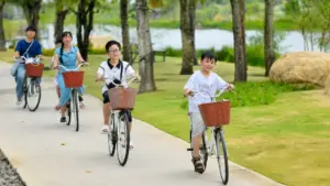 Không gian vận động giúp trẻ hình thành thói quen tích cực. Cùng khám phá cách tạo thêm cơ hội đi bộ, đạp xe và vui chơi cho trẻ.