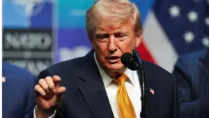 Tổng thống Trump nối lại đàm phán với Iran sau khi hủy kế hoạch tấn công phút chót, mở ra khả năng tìm kiếm giải pháp ngoại giao.