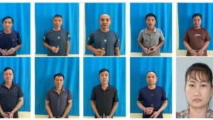 Nhóm người bị bắt khi chơi bài ăn tiền trong căn nhà 2 tầng, cơ quan chức năng phát hiện và xử lý vụ đánh bạc.