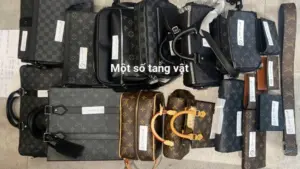Từ cửa hàng bán túi giả Louis Vuitton, Gucci tại Hà Nội, lực lượng chức năng phát hiện xưởng gia công hàng giả.