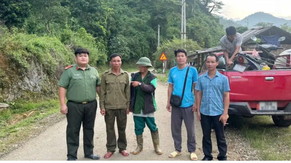 Người đàn ông SN 1972 ở Thanh Hóa đi lạc đến Sơn La đã được hỗ trợ trở về với gia đình an toàn, câu chuyện thu hút nhiều sự quan tâm.