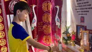 Ngân hàng xóa khoản nợ 1,7 tỷ đồng cho nam sinh mồ côi Lê Viết Hồng Anh, giúp anh giảm gánh nặng tài chính.