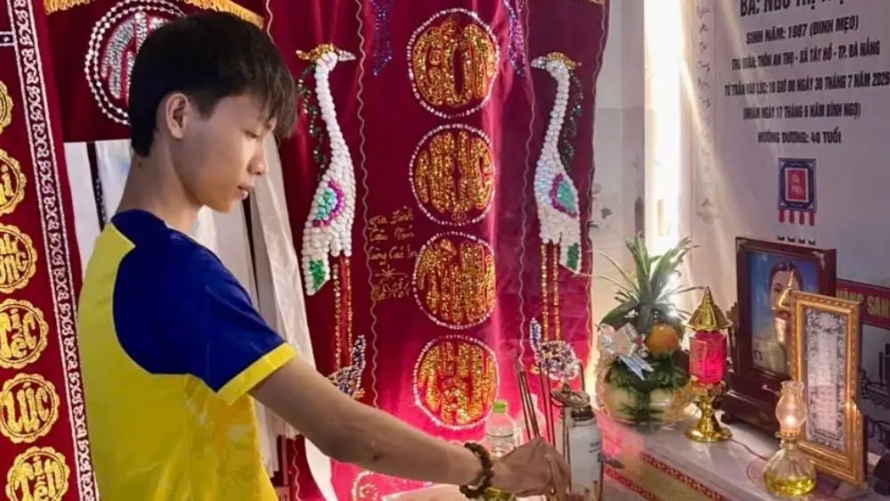 Ngân hàng xóa khoản nợ 1,7 tỷ đồng cho nam sinh mồ côi Lê Viết Hồng Anh, giúp anh giảm gánh nặng tài chính.