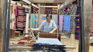 Bản sắc văn hóa được phát huy qua nghề dệt truyền thống, góp phần bảo tồn giá trị văn hóa và tạo thêm sinh kế cho người dân.