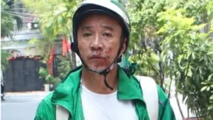 Bắt giam kẻ giật túi xách, kéo lê nạn nhân trên đường ở TPHCM, làm rõ hành vi cướp giật gây bức xúc dư luận.