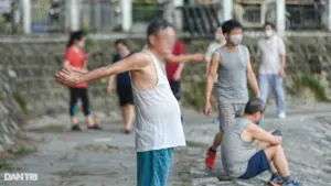 Thay vì ở quê trông cháu, cụ bà 70 tuổi chọn lên Hà Nội làm giúp việc kiếm 8 triệu đồng/tháng để tự tích cóp tiền dưỡng già, giảm gánh nặng cho con.