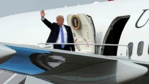 Mỹ phát hiện mối đe dọa tên lửa nhắm vào chuyên cơ chở Tổng thống Trump, làm dấy lên lo ngại về an ninh đối với ông.