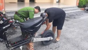Hiểm họa từ việc độ, chế xe máy trong thanh thiếu niên, tiềm ẩn nguy cơ mất an toàn giao thông và nhiều hệ lụy đáng lo ngại.