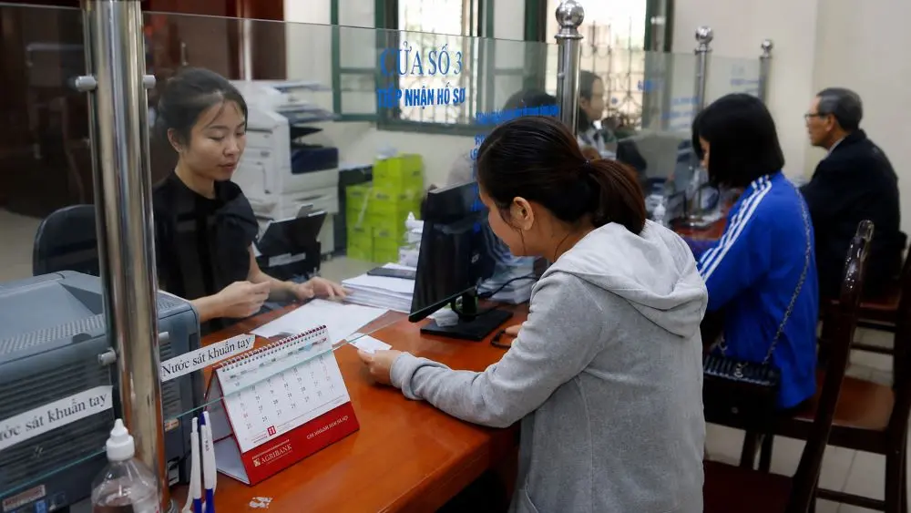 Thanh Hóa công khai gần 880 đơn vị chậm đóng bảo hiểm, nợ hàng trăm tỷ đồng, ảnh hưởng quyền lợi người lao động.