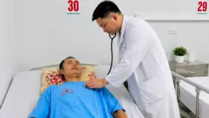 Người đàn ông ở Thanh Hóa thoát chết sau điện giật, ngã từ độ cao 3m, nhờ được sơ cứu và điều trị kịp thời.