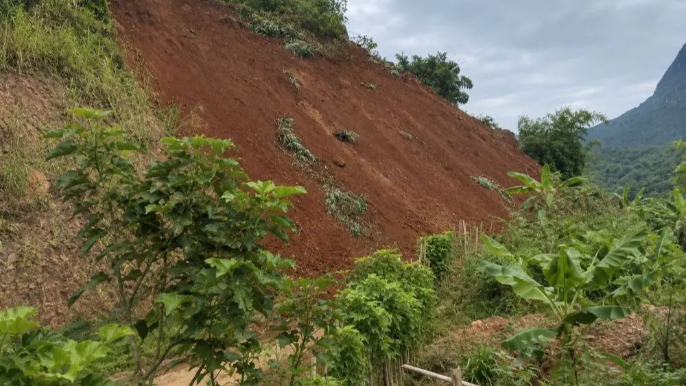 Thanh Hóa xảy ra sạt lở hơn 160.000m³ đất đá, khiến giao thông bị chia cắt. Cập nhật tình hình và công tác khắc phục ngay!