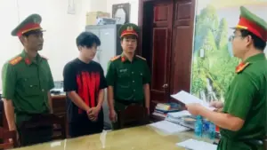 Công an Cần Thơ bắt tạm giam nam thanh niên 24 tuổi, thu giữ kho thuốc lá điện tử trị giá hơn 700 triệu đồng.