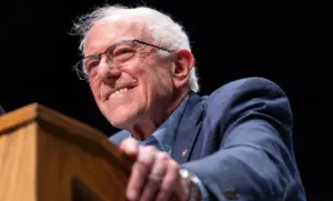 Thượng nghị sĩ Mỹ Bernie Sanders kêu gọi tạm dừng phát triển AI tiên tiến và cấm siêu AI trước khi những rủi ro vượt ngoài tầm kiểm soát.